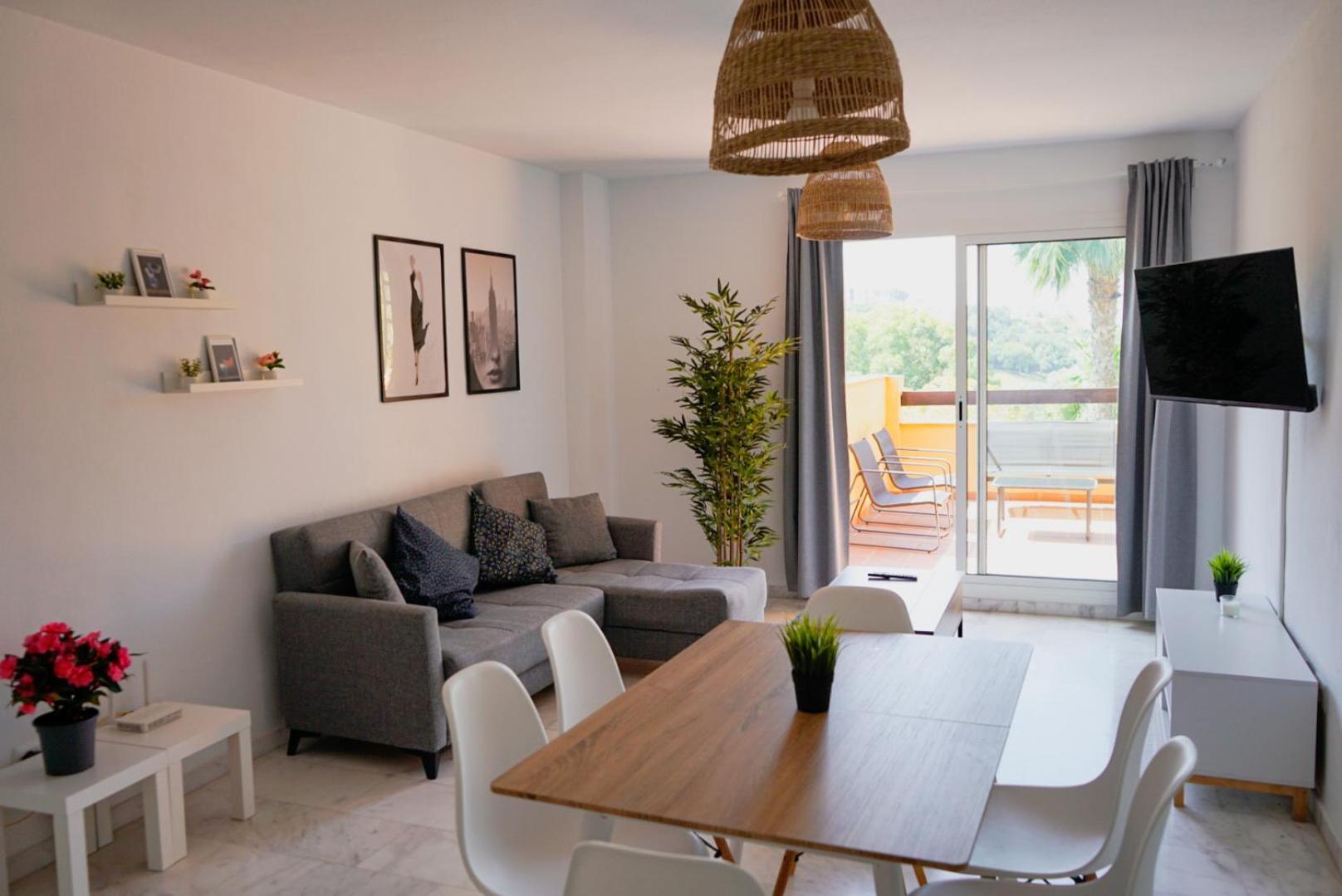 Two Bedroom Penthouse Marbella, With Sea Views Near Golf And Beaches Appartement