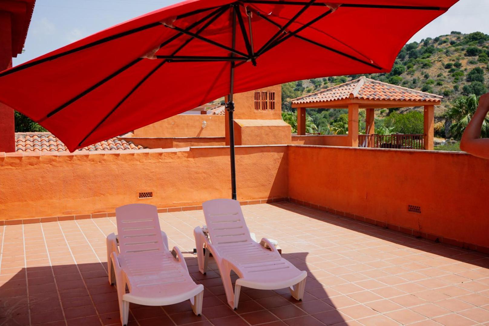 Two Bedroom Penthouse Marbella, With Sea Views Near Golf And Beaches *