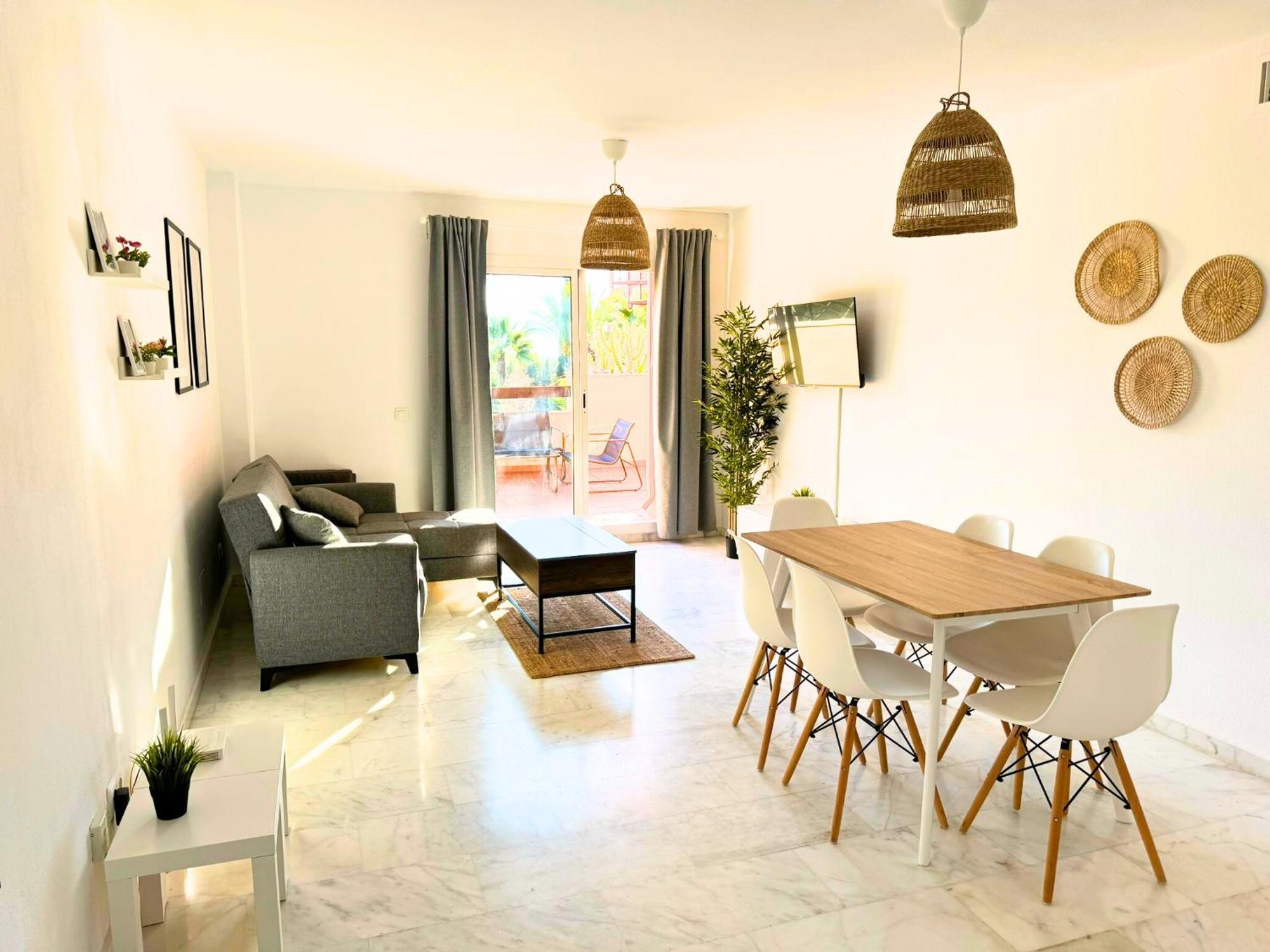 Apartamento Two Bedroom Penthouse Marbella, With Sea Views Near Golf And Beaches *