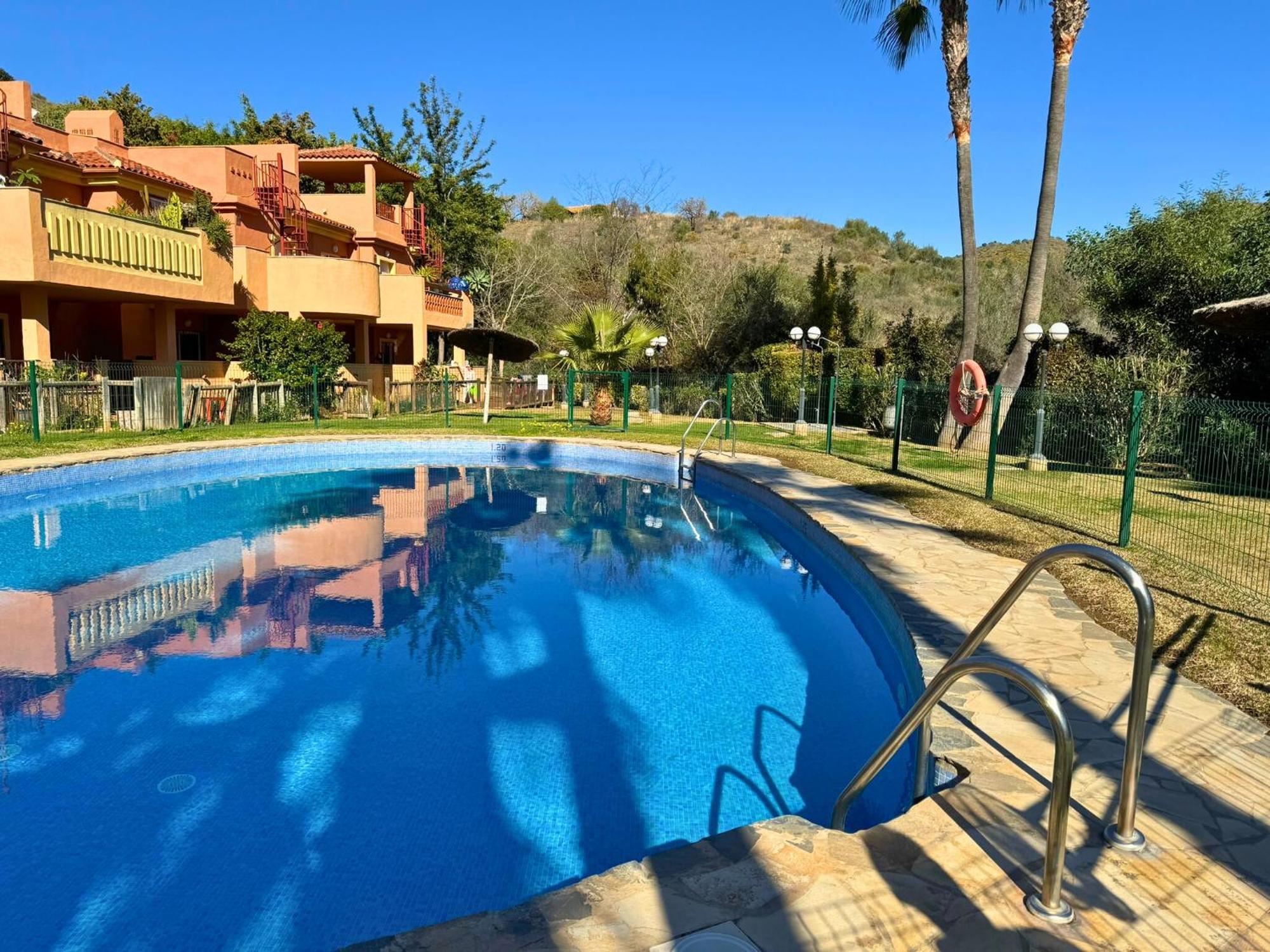 Two Bedroom Penthouse Marbella, With Sea Views Near Golf And Beaches *