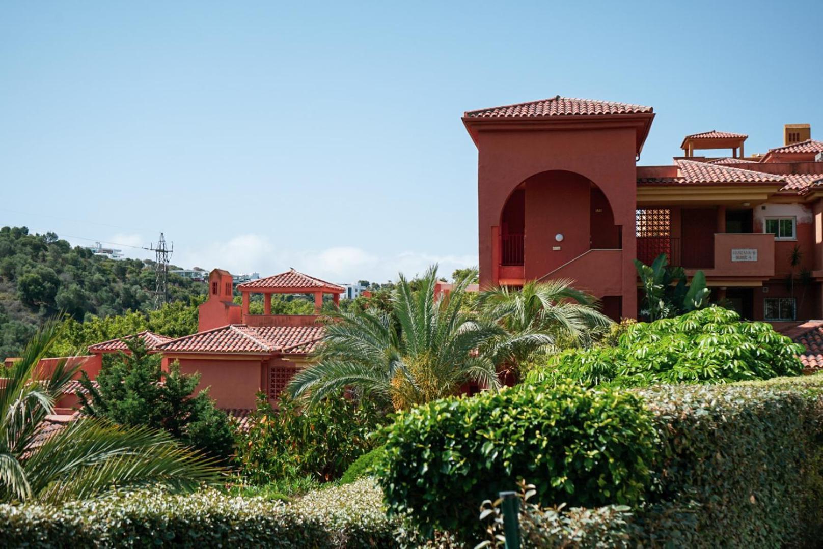Apartamento Two Bedroom Penthouse Marbella, With Sea Views Near Golf And Beaches *