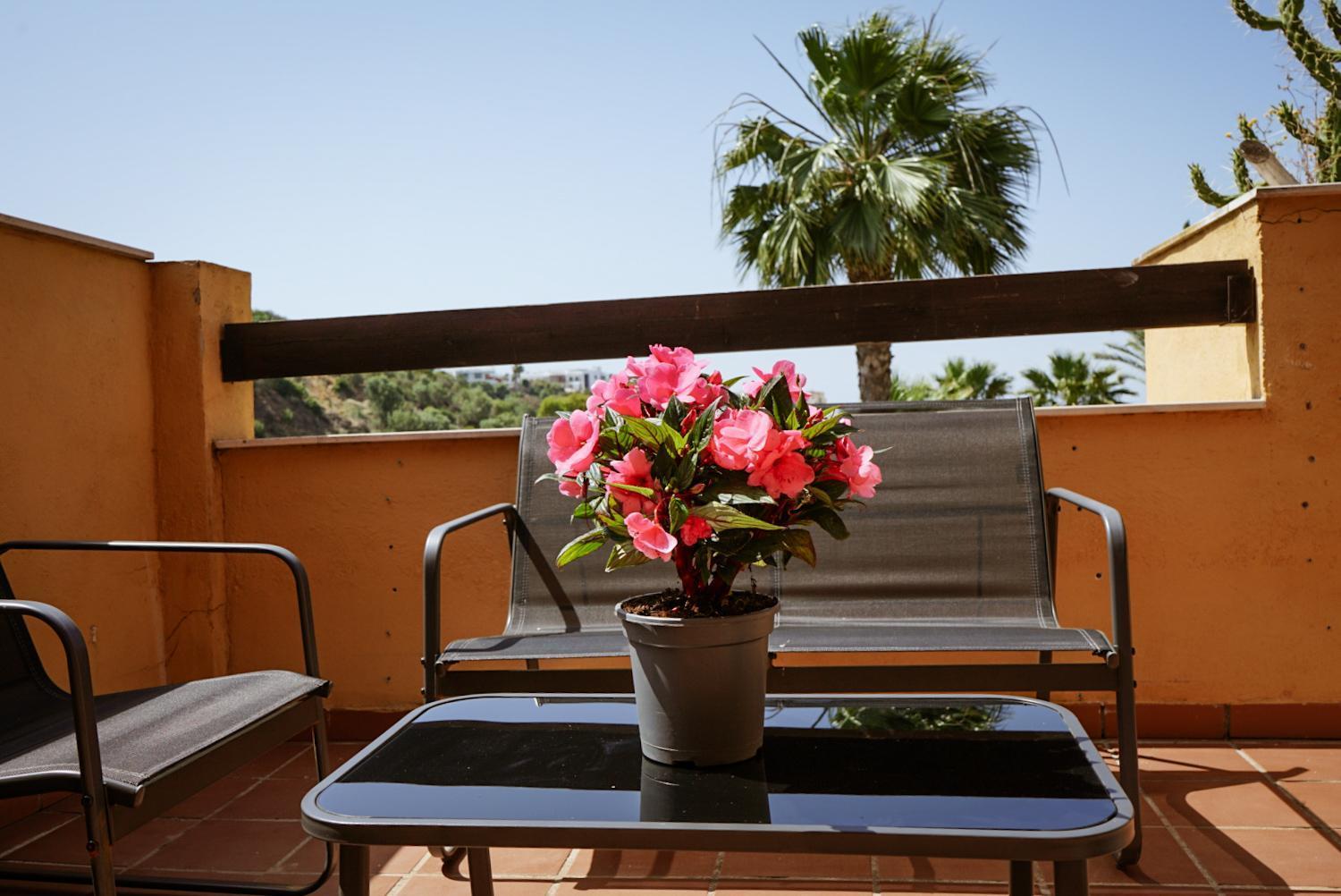 Two Bedroom Penthouse Marbella, With Sea Views Near Golf And Beaches *